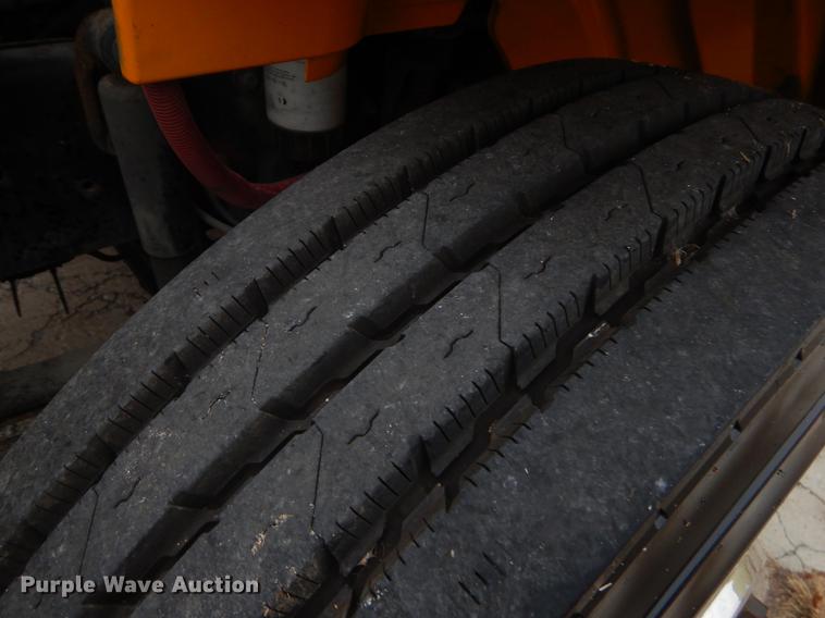 image for item EW9571 2006 Freightliner Thomas school bus