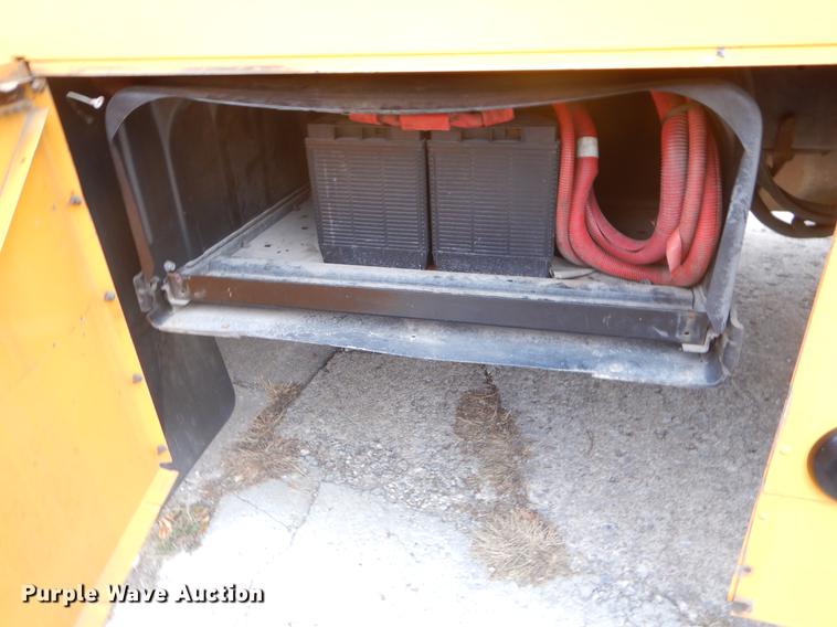 image for item EW9571 2006 Freightliner Thomas school bus