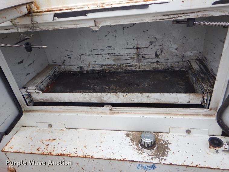 image for item EW9573 2008 Sterling service truck with crane