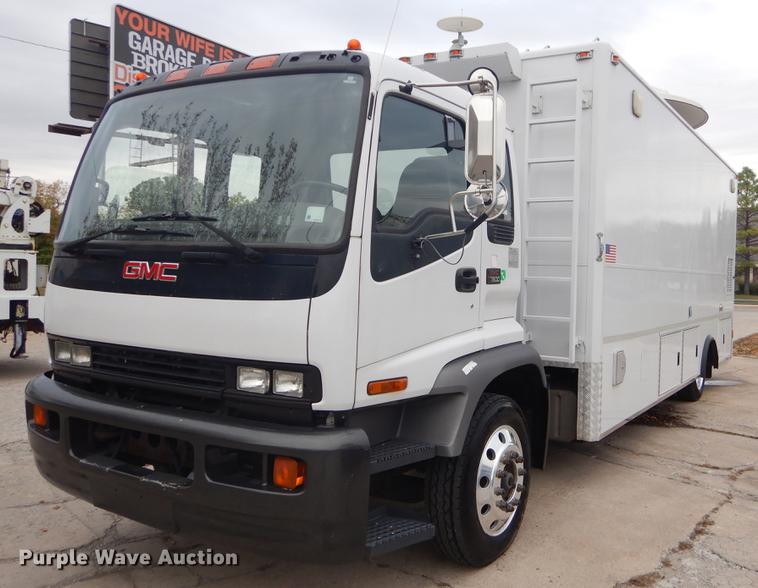 image for item EW9574 2006 GMC T7500 satellite broadcasting truck