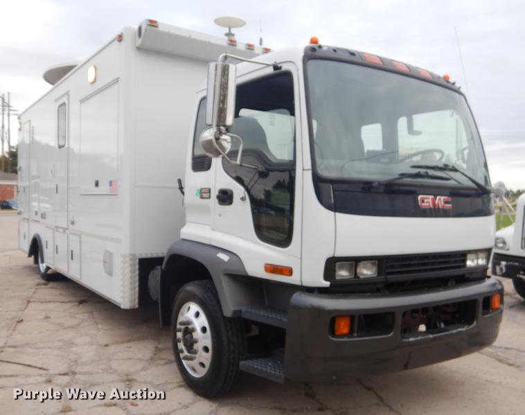 image for item EW9574 2006 GMC T7500 satellite broadcasting truck