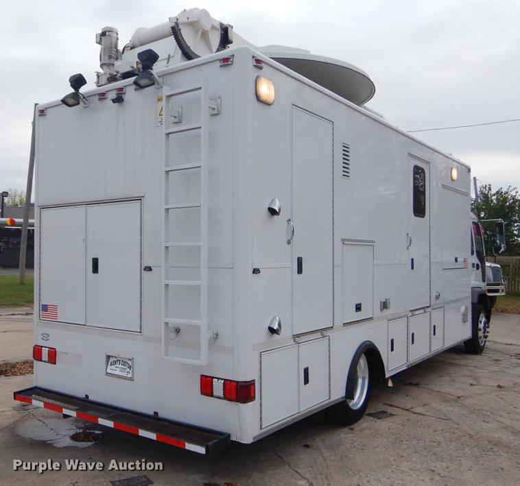 image for item EW9574 2006 GMC T7500 satellite broadcasting truck