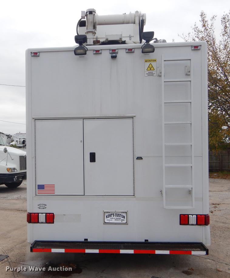 image for item EW9574 2006 GMC T7500 satellite broadcasting truck