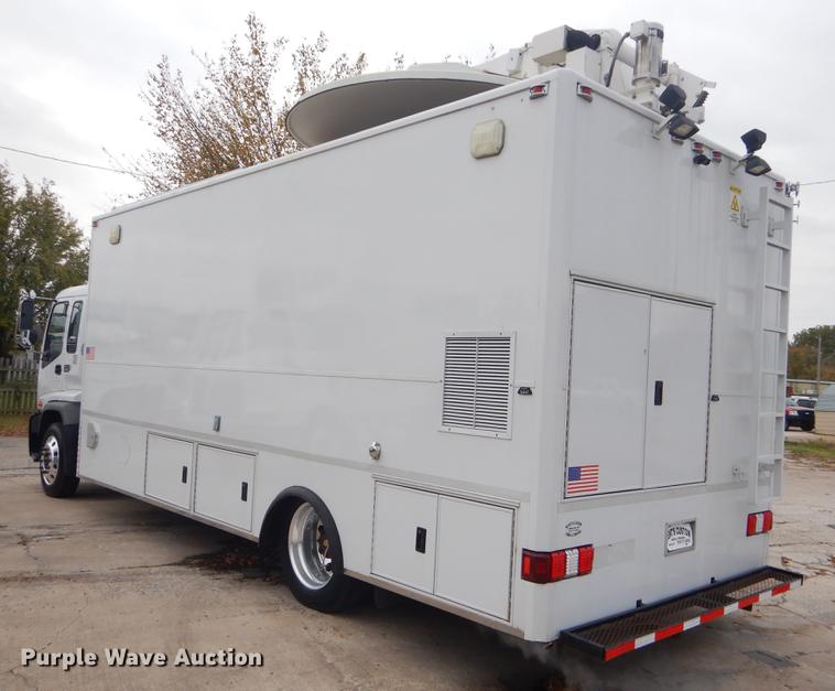 image for item EW9574 2006 GMC T7500 satellite broadcasting truck