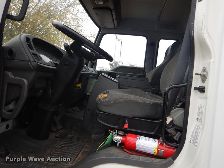 image for item EW9574 2006 GMC T7500 satellite broadcasting truck