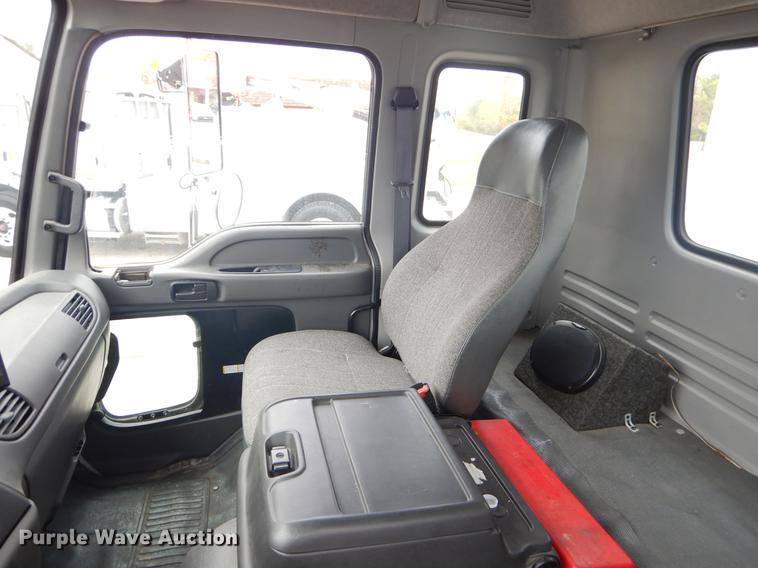 image for item EW9574 2006 GMC T7500 satellite broadcasting truck