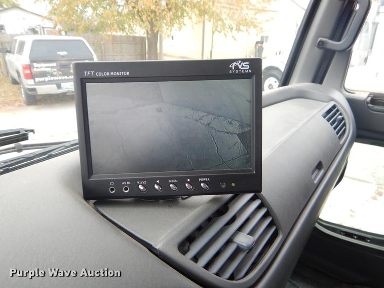 image for item EW9574 2006 GMC T7500 satellite broadcasting truck