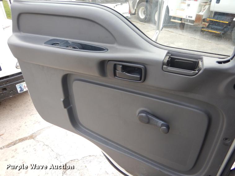 image for item EW9574 2006 GMC T7500 satellite broadcasting truck