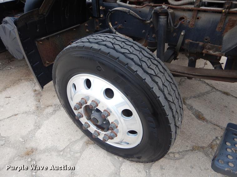 image for item EW9574 2006 GMC T7500 satellite broadcasting truck