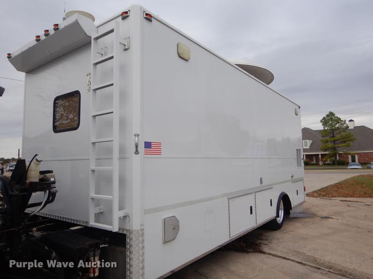 image for item EW9574 2006 GMC T7500 satellite broadcasting truck
