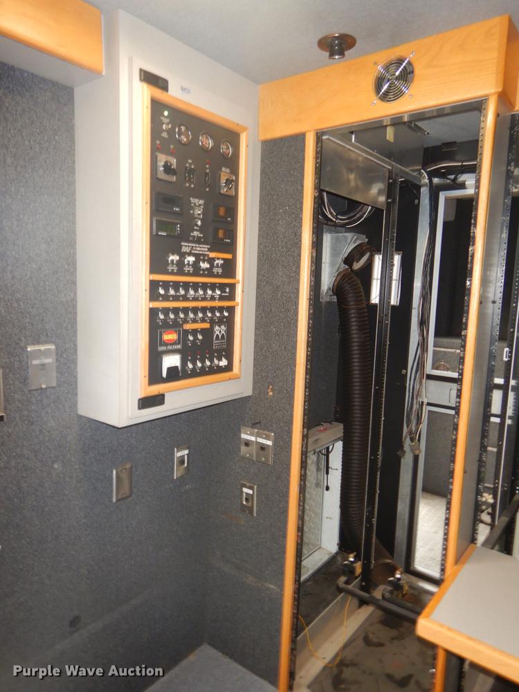 image for item EW9574 2006 GMC T7500 satellite broadcasting truck