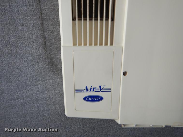 image for item EW9574 2006 GMC T7500 satellite broadcasting truck