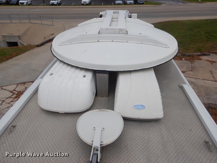 image for item EW9574 2006 GMC T7500 satellite broadcasting truck