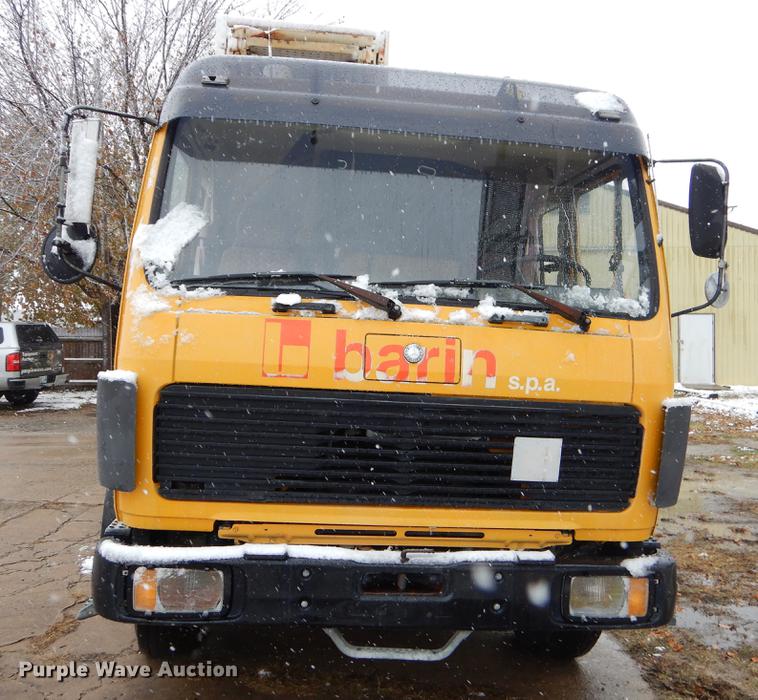 image for item EW9665 1987 Mercedes Benz bridge repair truck