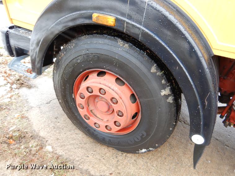 image for item EW9665 1987 Mercedes Benz bridge repair truck