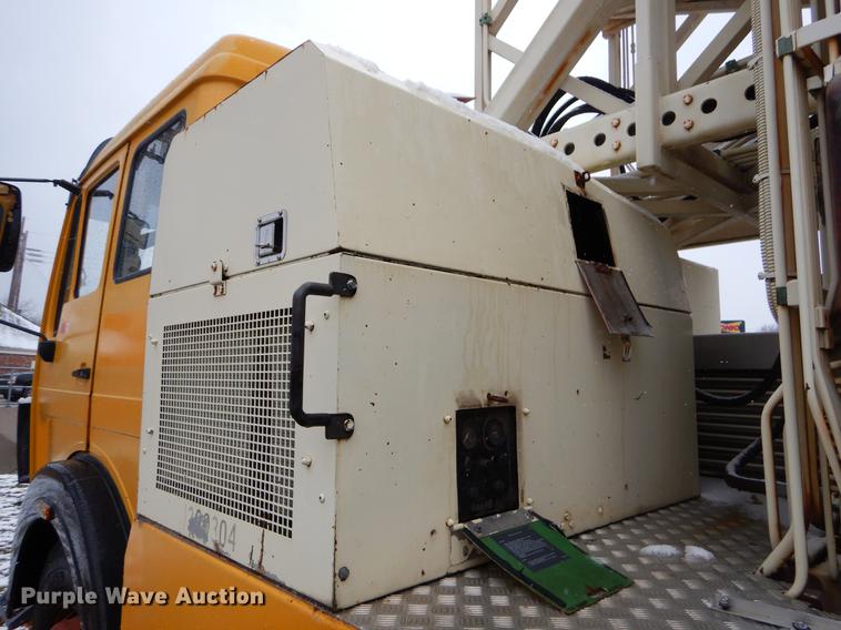 image for item EW9665 1987 Mercedes Benz bridge repair truck