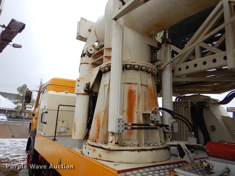 image for item EW9665 1987 Mercedes Benz bridge repair truck