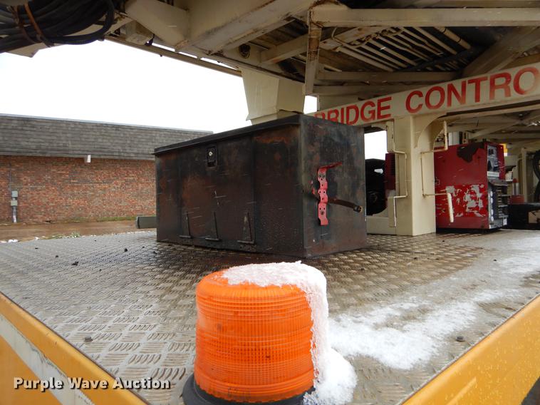 image for item EW9665 1987 Mercedes Benz bridge repair truck