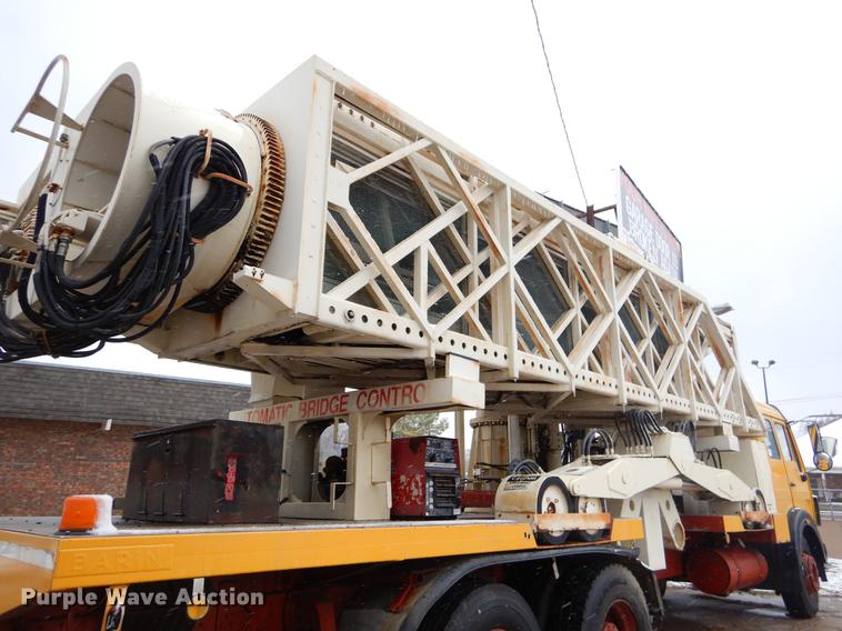 image for item EW9665 1987 Mercedes Benz bridge repair truck