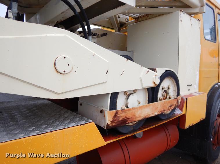 image for item EW9665 1987 Mercedes Benz bridge repair truck