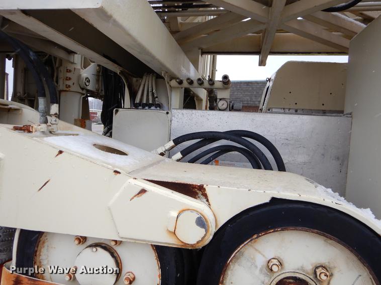 image for item EW9665 1987 Mercedes Benz bridge repair truck