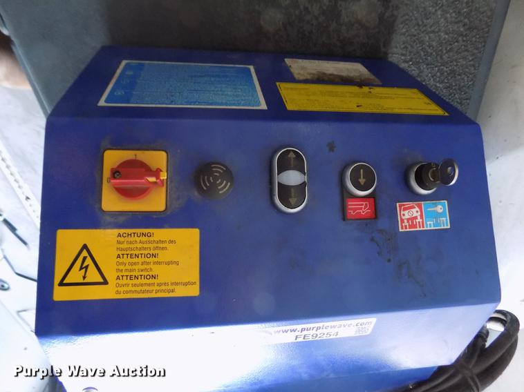 image for item FE9254 Hofmann 9K Variolift Dual Scissor XL vehicle lift