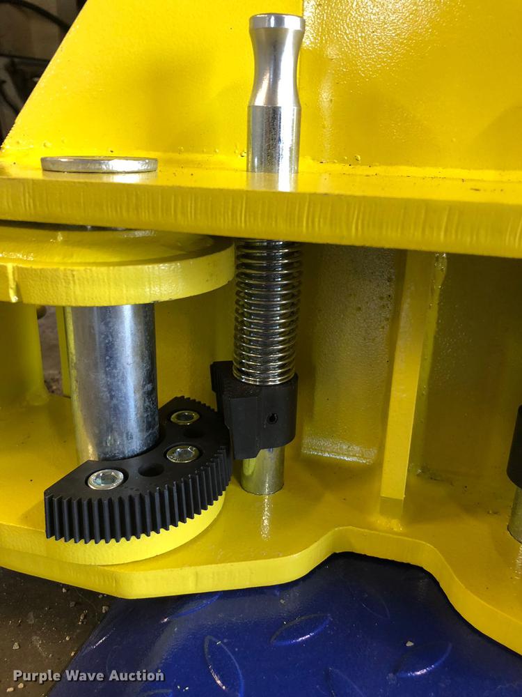 image for item G1388 Blue Viper car hoist