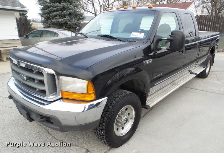 image for item L5723 2000 Ford F350 Super Duty Crew Cab pickup truck