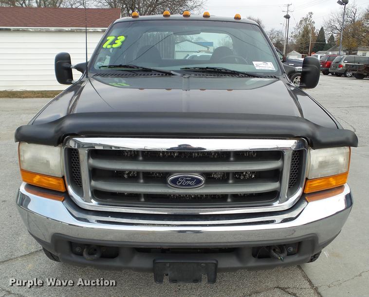 image for item L5723 2000 Ford F350 Super Duty Crew Cab pickup truck