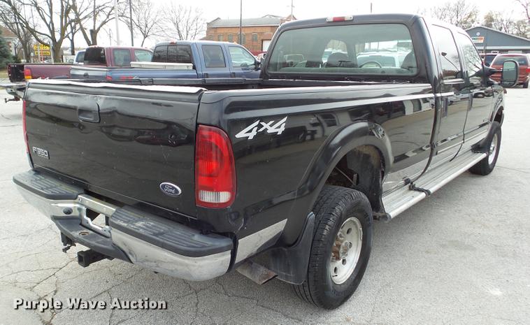 image for item L5723 2000 Ford F350 Super Duty Crew Cab pickup truck