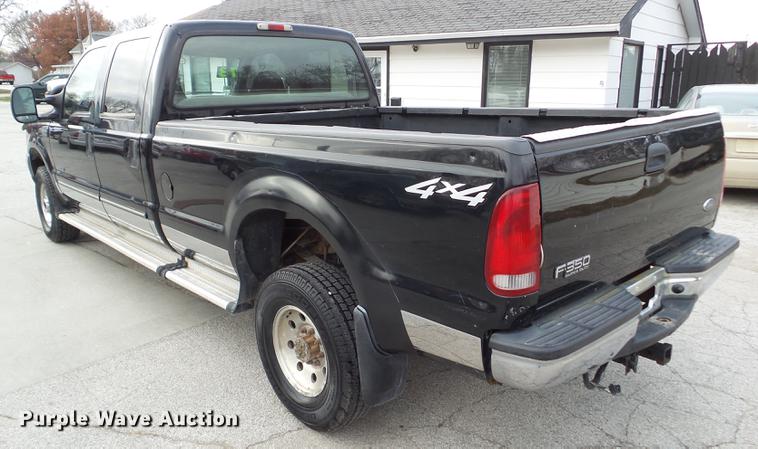 image for item L5723 2000 Ford F350 Super Duty Crew Cab pickup truck