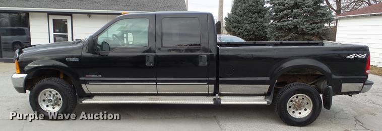image for item L5723 2000 Ford F350 Super Duty Crew Cab pickup truck