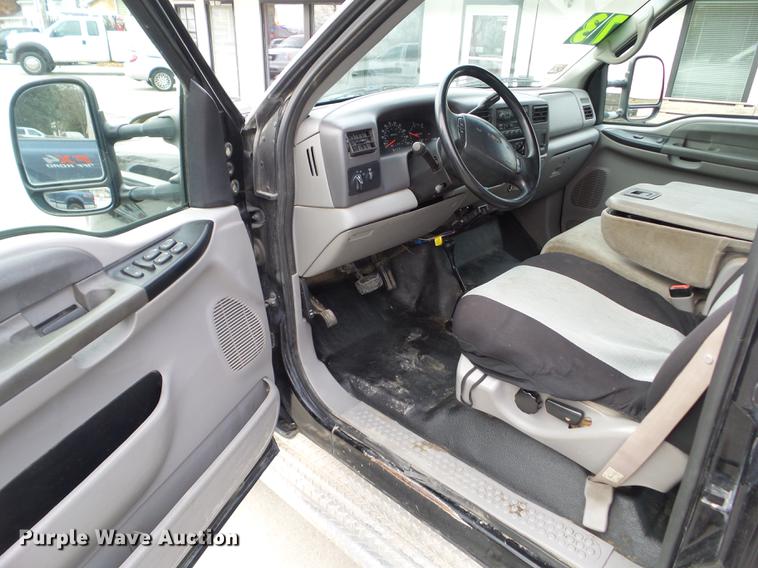 image for item L5723 2000 Ford F350 Super Duty Crew Cab pickup truck