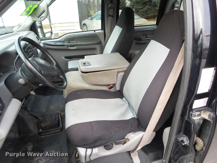 image for item L5723 2000 Ford F350 Super Duty Crew Cab pickup truck