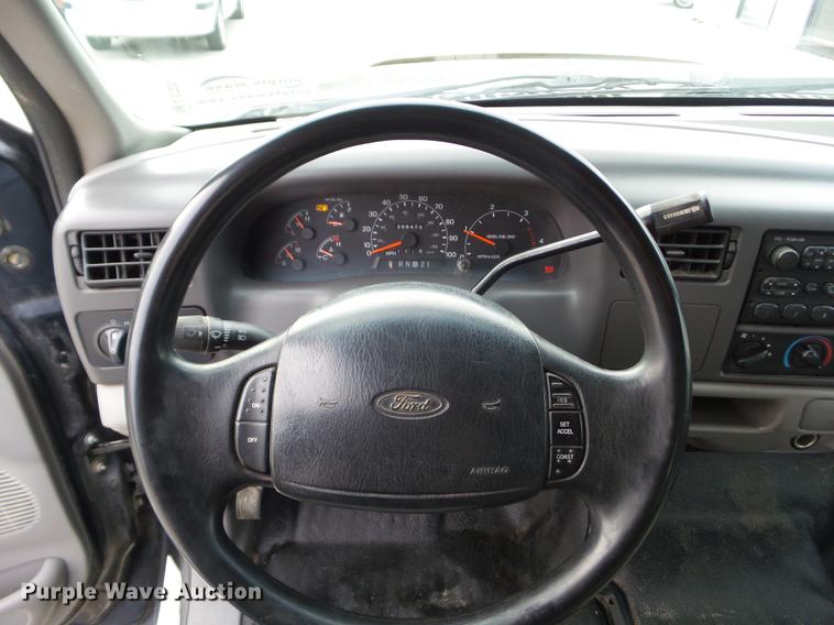 image for item L5723 2000 Ford F350 Super Duty Crew Cab pickup truck