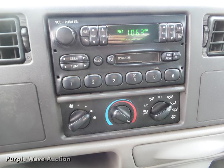 image for item L5723 2000 Ford F350 Super Duty Crew Cab pickup truck