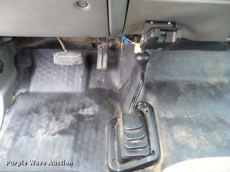 image for item L5723 2000 Ford F350 Super Duty Crew Cab pickup truck