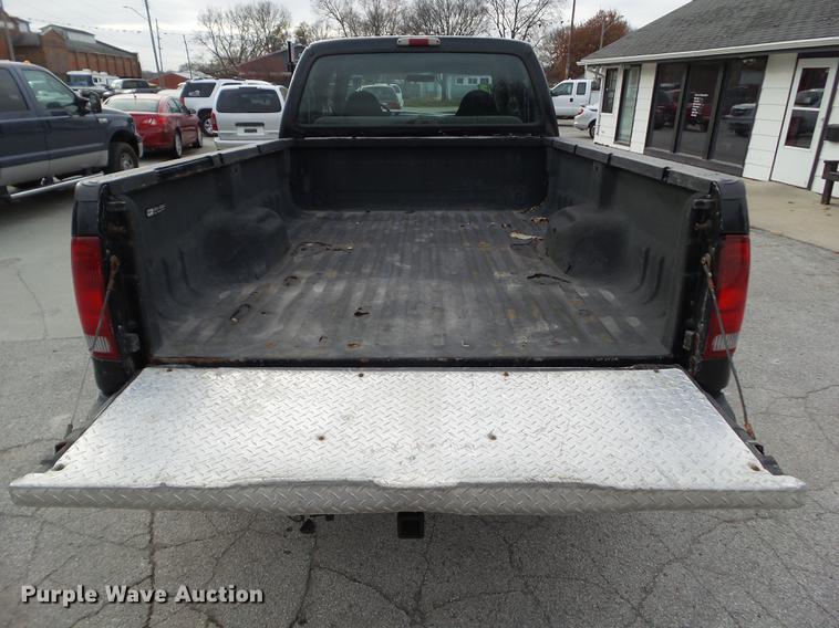 image for item L5723 2000 Ford F350 Super Duty Crew Cab pickup truck