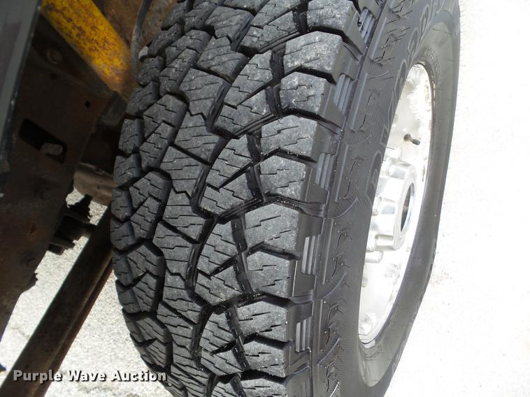 image for item L5723 2000 Ford F350 Super Duty Crew Cab pickup truck