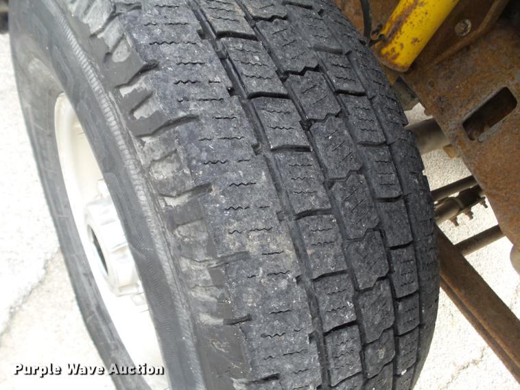 image for item L5723 2000 Ford F350 Super Duty Crew Cab pickup truck