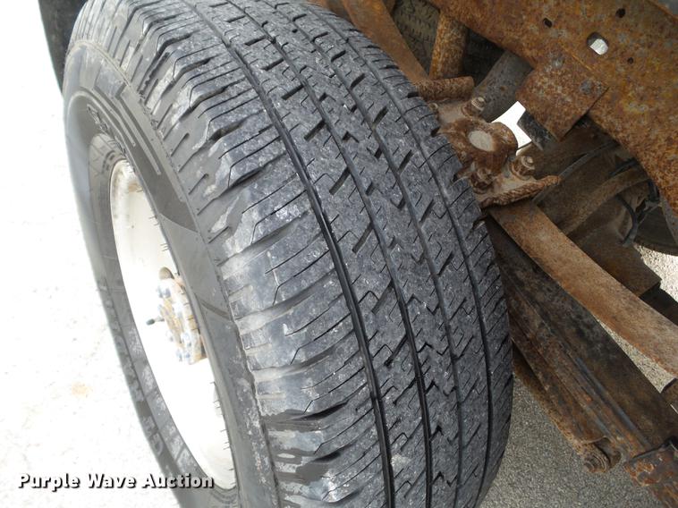 image for item L5723 2000 Ford F350 Super Duty Crew Cab pickup truck