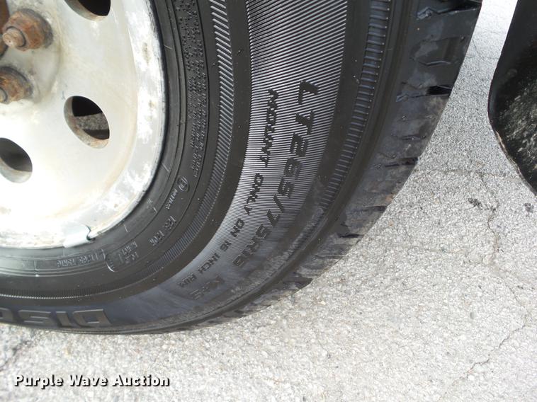 image for item L5723 2000 Ford F350 Super Duty Crew Cab pickup truck