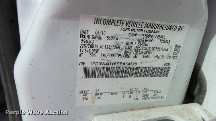 image for item AM9021 2011 Ford F450 Super Duty Crew Cab utility truck