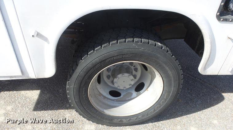 image for item AM9021 2011 Ford F450 Super Duty Crew Cab utility truck