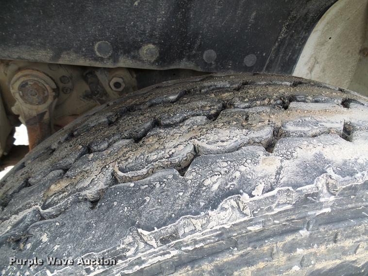 image for item DB2056 1996 International 4700 bucket truck