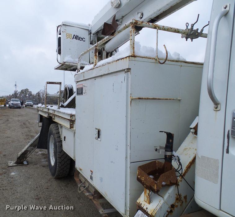 image for item DB2056 1996 International 4700 bucket truck