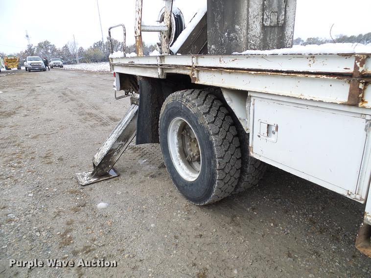 image for item DB2056 1996 International 4700 bucket truck