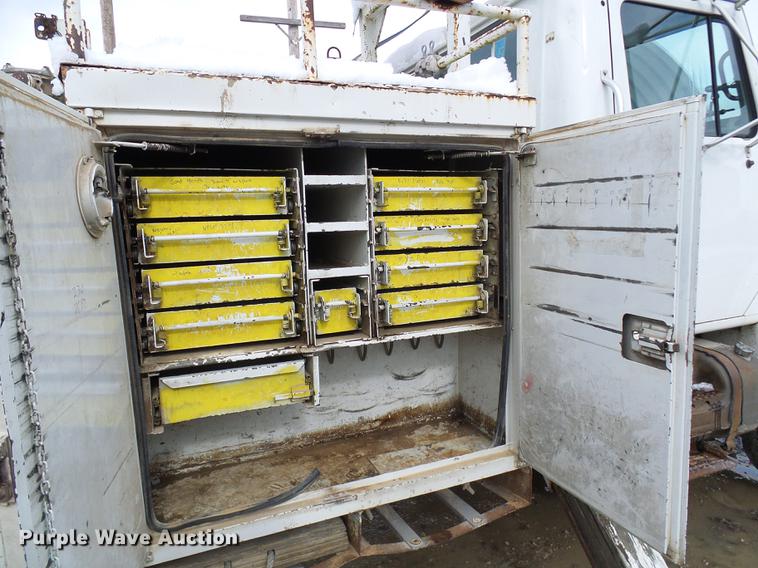 image for item DB2056 1996 International 4700 bucket truck