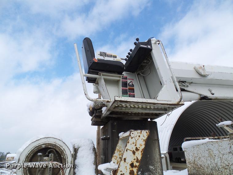 image for item DB2056 1996 International 4700 bucket truck