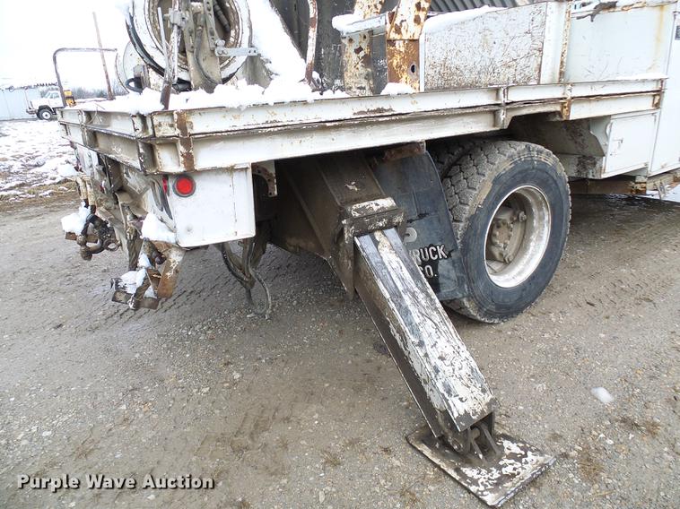 image for item DB2056 1996 International 4700 bucket truck